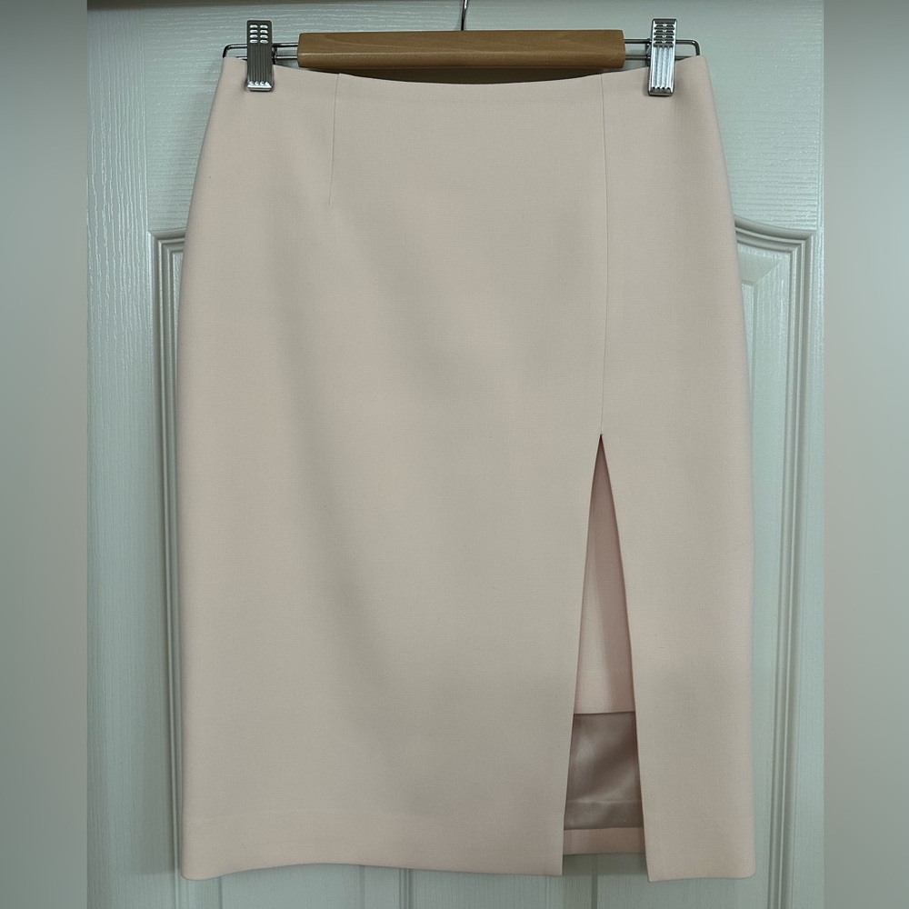 Like new! WHBM pink pencil skirt. Size 00.